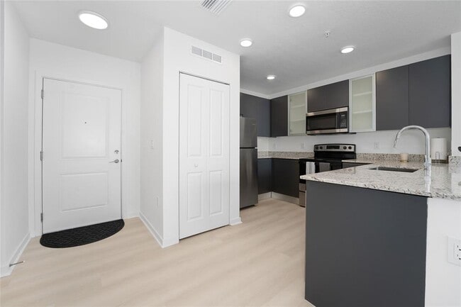 Foto del edificio - 5587 Millennia Park Dr