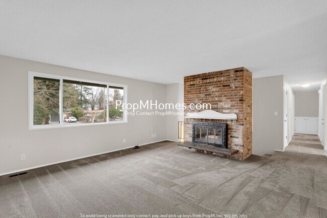 Foto del edificio - Updated Four Bedroom Home w/ Huge Yard!