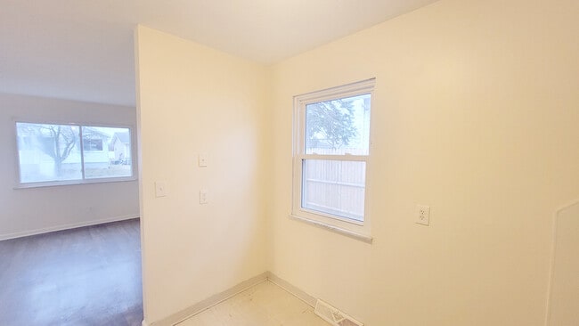 Building Photo - 544 Baltimore Ave
