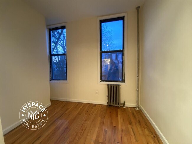 Building Photo - 49 Menahan St