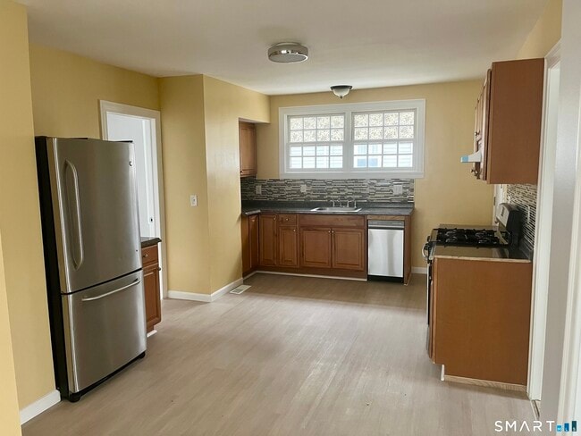 Building Photo - 98 Columbia St