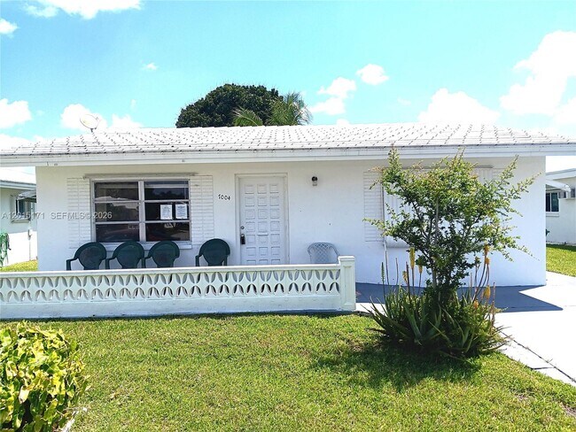Building Photo - 7004 NW 67th Ave