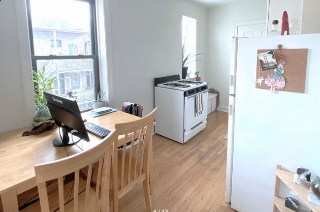 Foto del edificio - 842 W Cornelia Ave