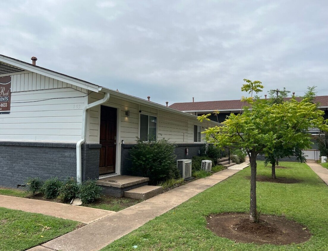 Foto principal - Cozy 1 bed, 1 bath near UCO in Edmond comi...
