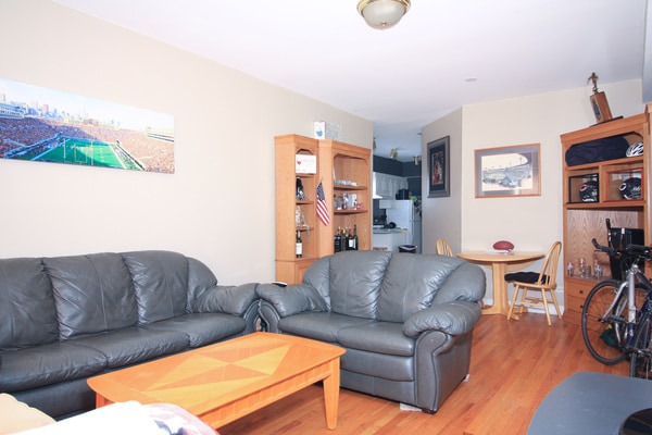 Foto del edificio - 2455 N Ashland Ave