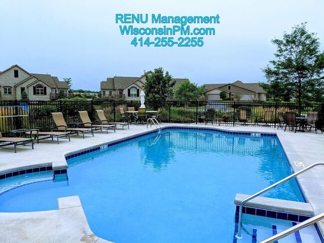 Building Photo - Glen of Brookfield Condominium