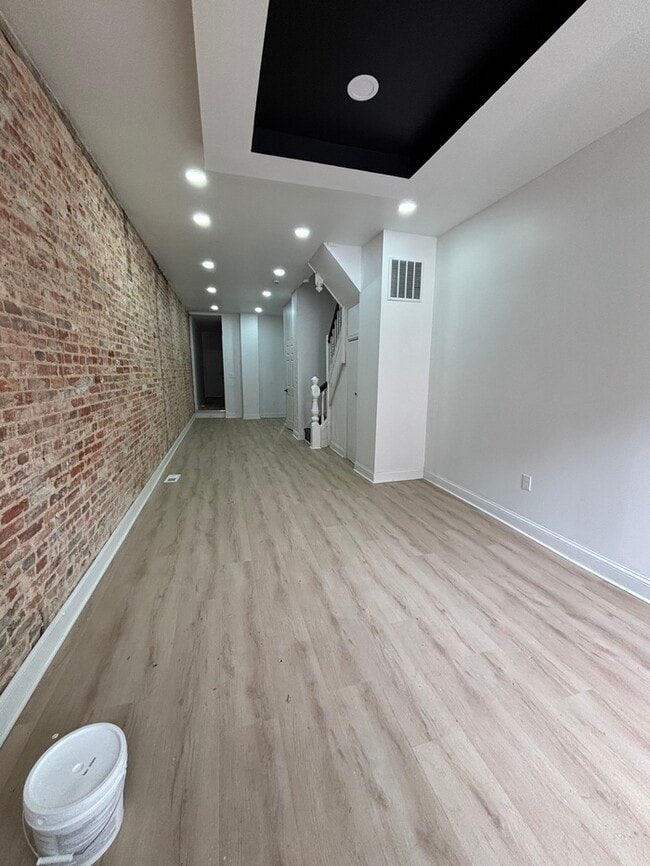 Building Photo - 4 bedrooms plus Den home