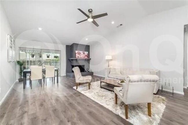 Building Photo - 2917 Shenandoah Dr