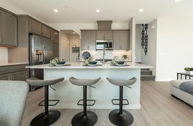 Building Photo - Beautiful 3-Bed, 2.5-Bath in Tesoro Viejo