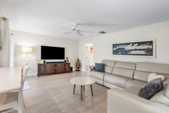 Building Photo - 4690 Palo Verde Dr
