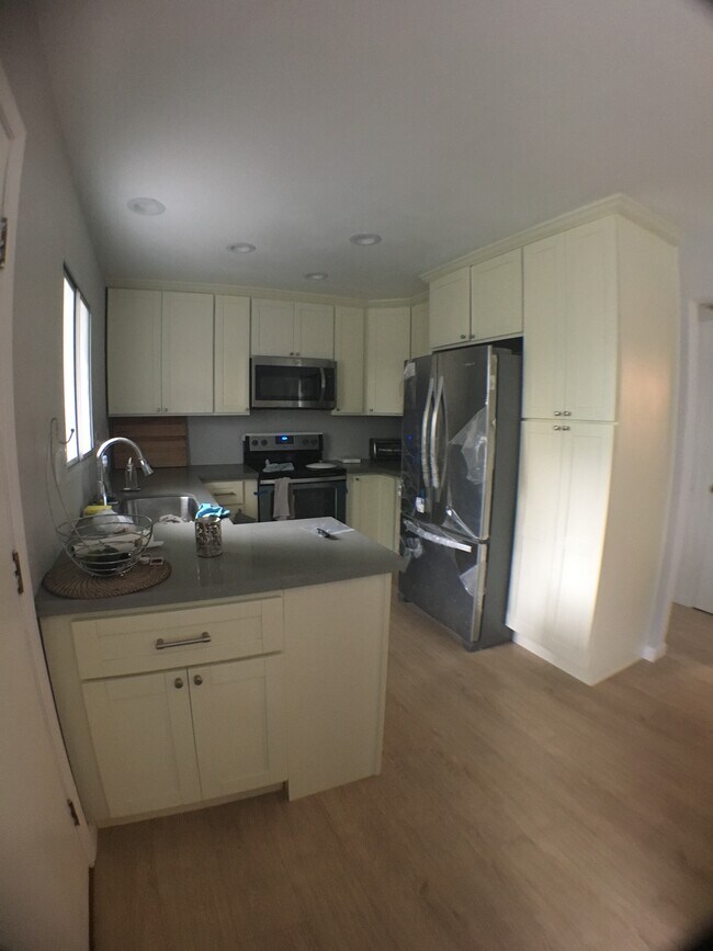 Kitchen - 1031 Clyde Ave