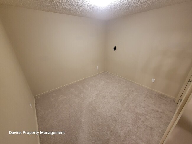 Photo du bâtiment - 1196 Hyndman Rd NW