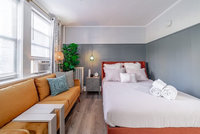 Building Photo - 2119 N Sedgwick St