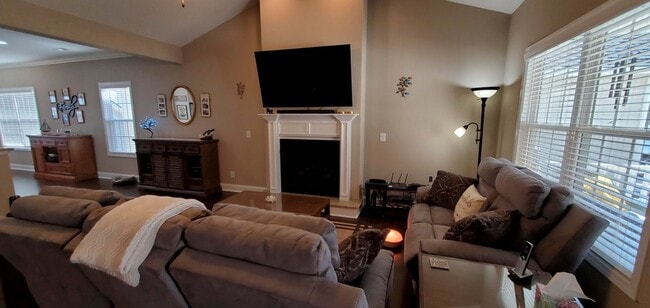 Building Photo - 284 Piper Glen