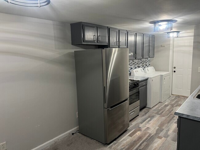 Foto del edificio - 824 W 59th Pl