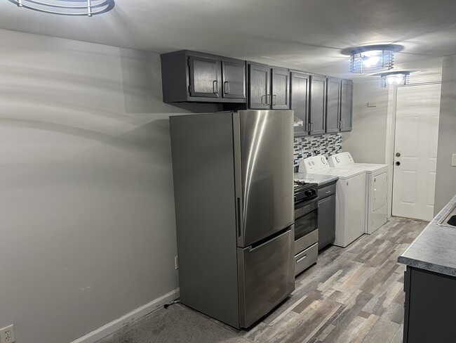Building Photo - 824 W 59th Pl