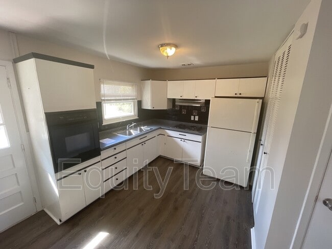Building Photo - 8637 Glenrose Ln