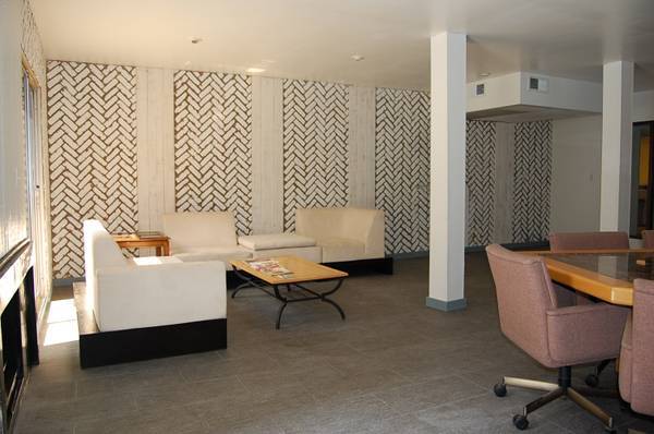 Foto del edificio - 515 Kelton Ave