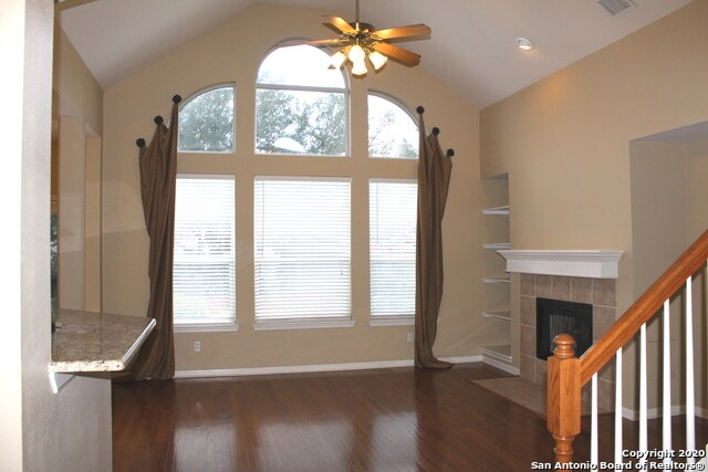 Building Photo - 1115 Peg Oak
