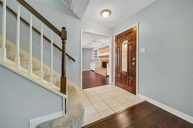 Foto del edificio - 18110 Shadow Valley Dr