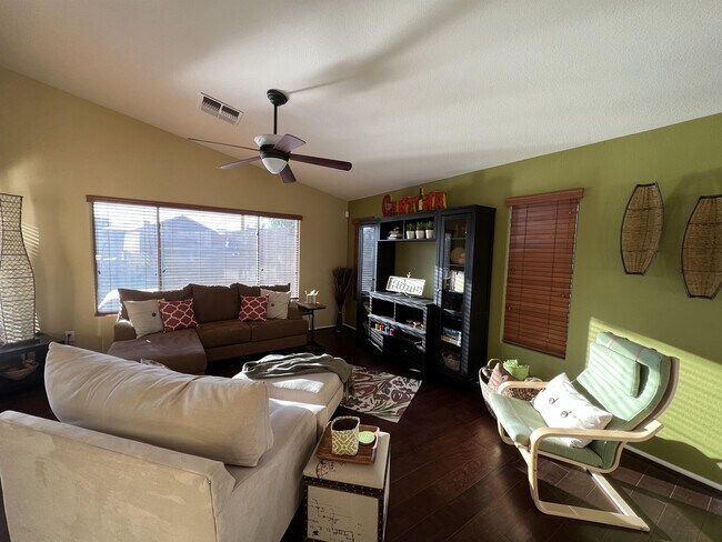 Building Photo - 30091 N Maravilla Dr