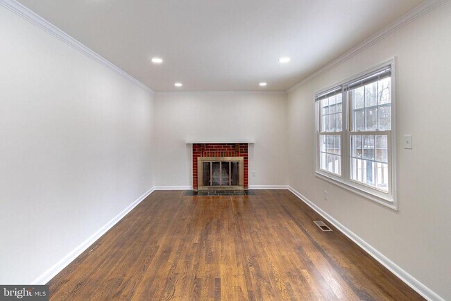 Foto del edificio - 7885 Godolphin Dr