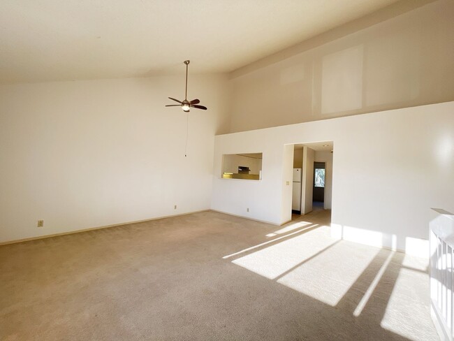 Building Photo - Mililani - Kumelewai Court - 2 bed, 1 bath...