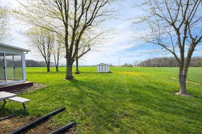 Building Photo - Shawnee Country Home – Newly Renovated Ranch with 2-Car Garage
