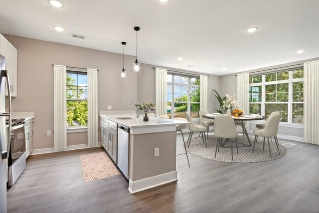 Building Photo - Regency at Menlo Park Terrace