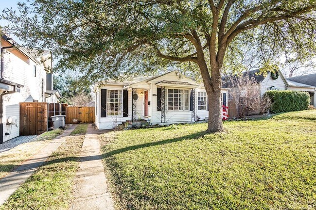 Foto del edificio - 8642 Daytonia Ave