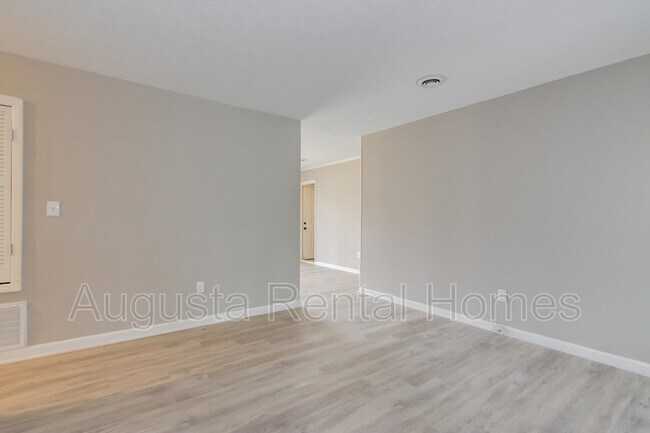 Building Photo - 2629 Drayton Dr