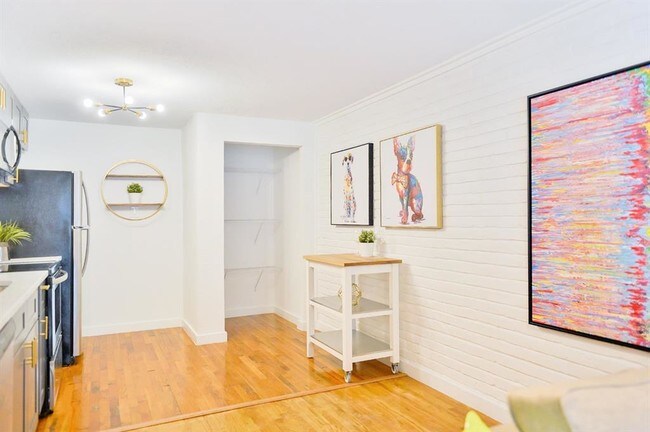 Foto del edificio - 239 Emerson St