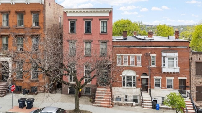Building Photo - 47 Ten Broeck St