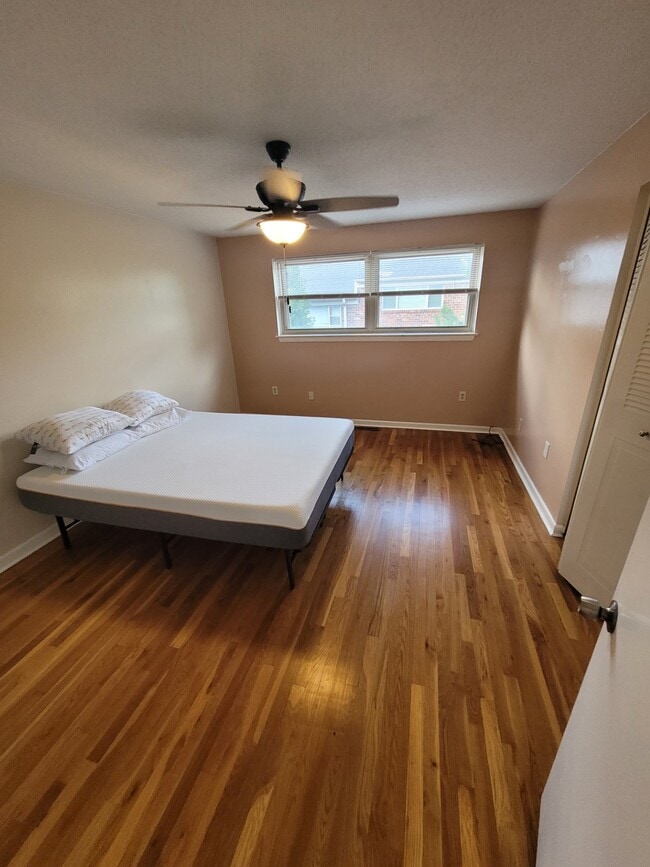 Master Bedroom - 2530 E North St