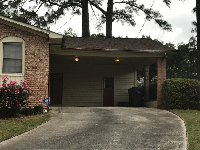 Building Photo - 2105 Hobson Ct