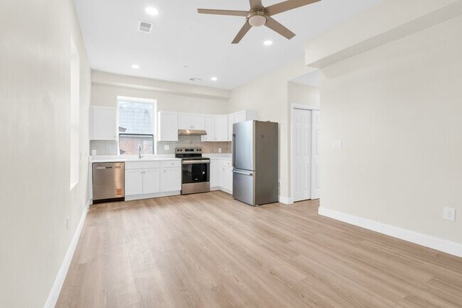 Foto del edificio - 18 N Main St