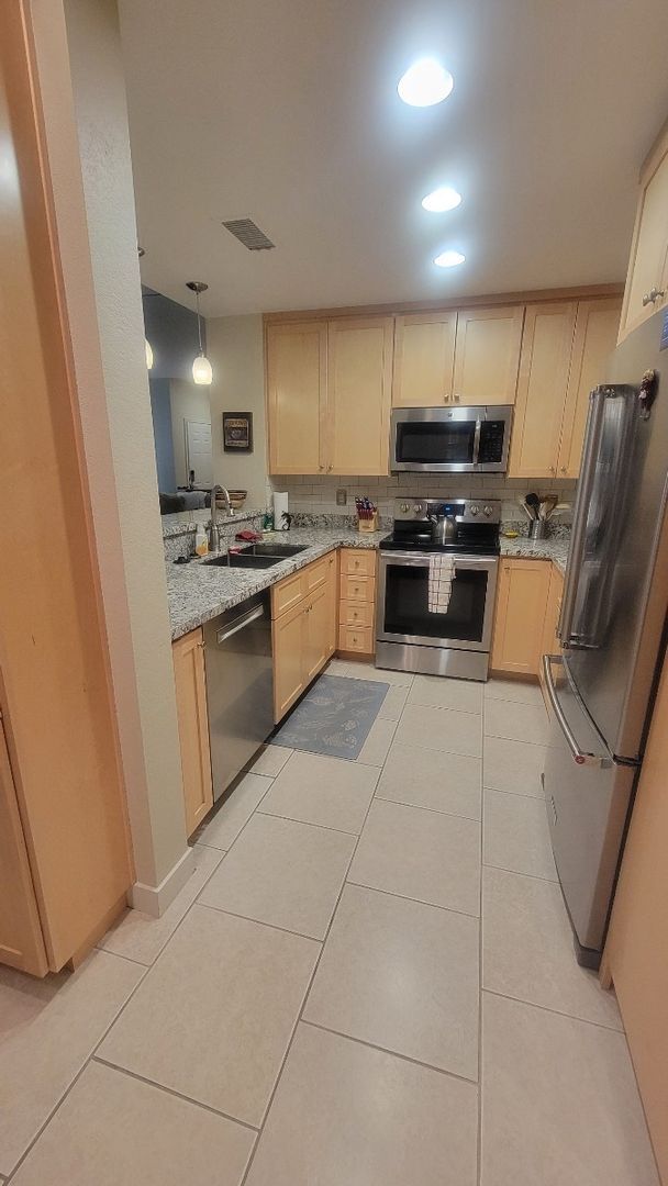 Building Photo - Two bedroom condo