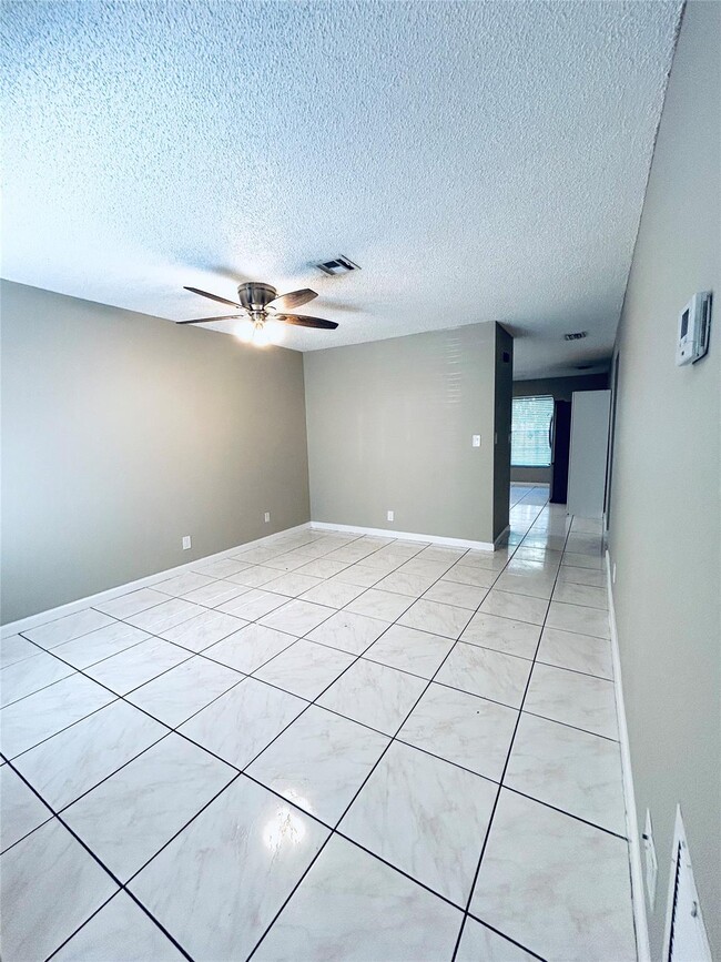 Building Photo - 1470 NW 93rd Ter