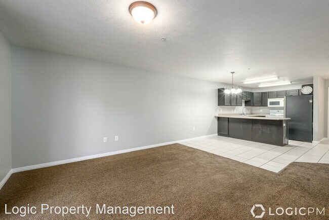 Building Photo - 2 br, 2 bath House - 1205 E. Privet Drive ...