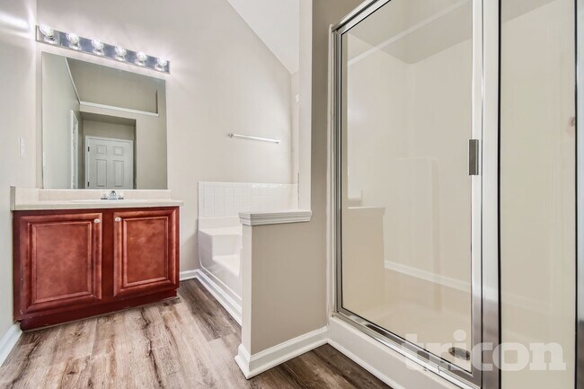Building Photo - 30 Silver Willow Walk