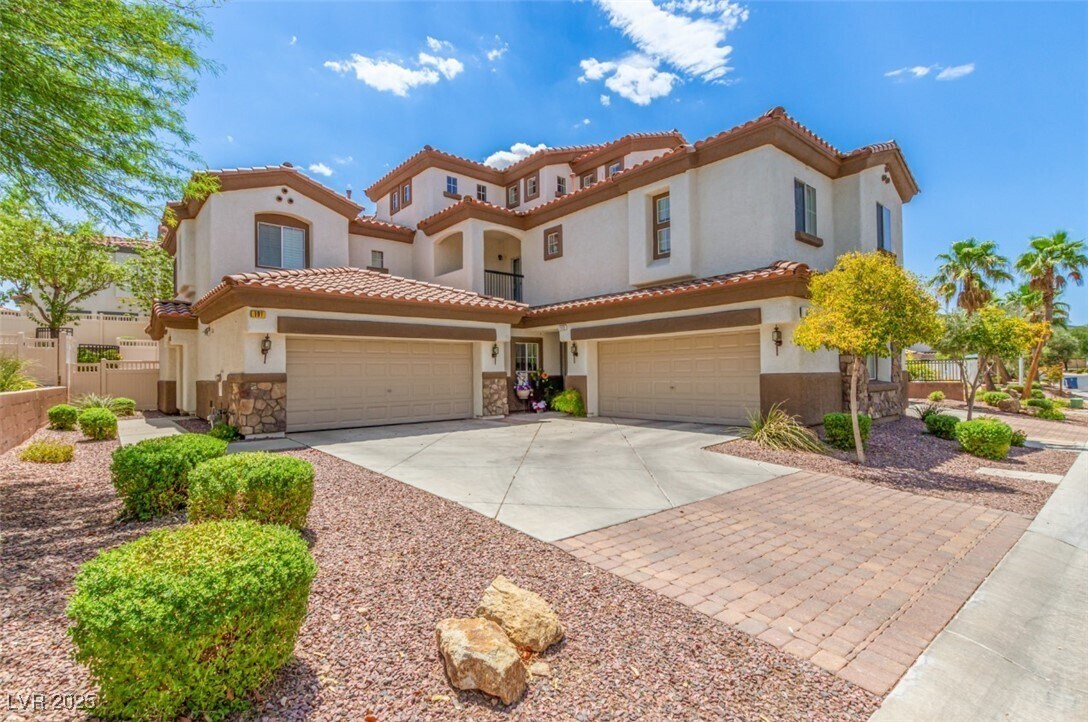 Foto principal - 1092 Tuscan Sky Ln