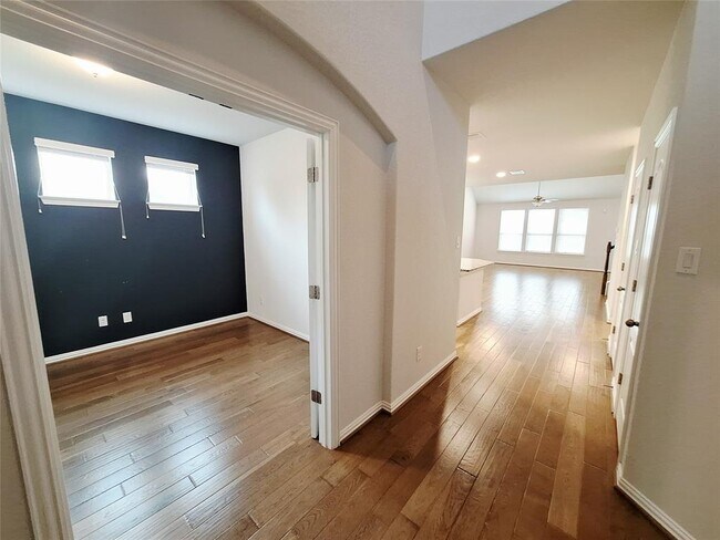 Building Photo - 5900 Bucine Cv