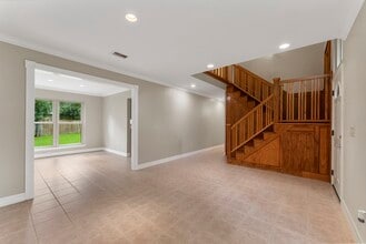Building Photo - 27 W Stony Bridge Ct