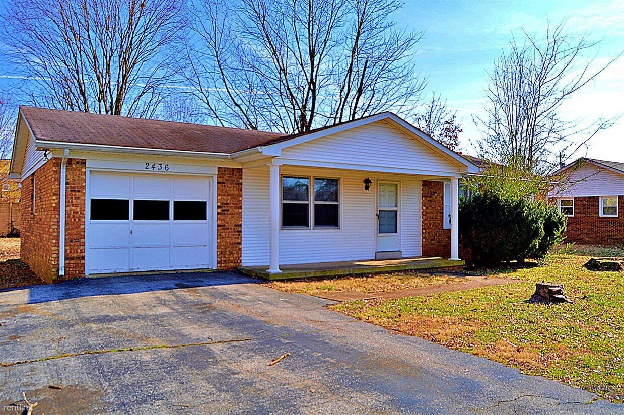 Foto principal - 3 br, 1 bath House - 2436 Thoroughbred Dr