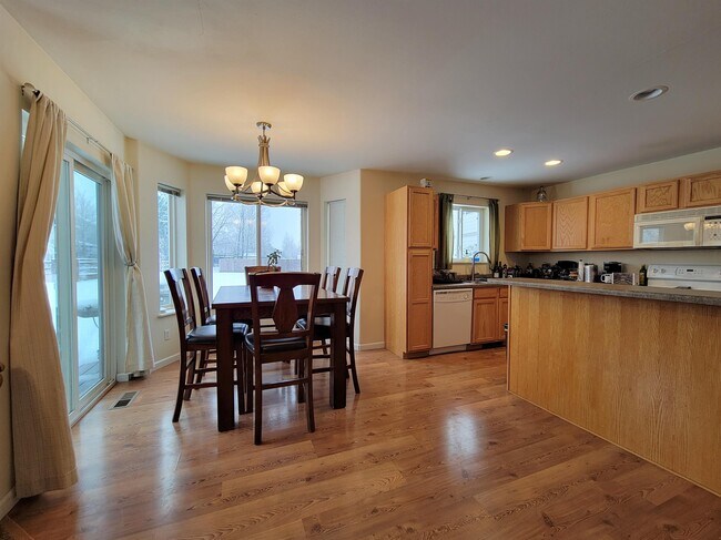 Foto del edificio - 184 Droulliard Ave