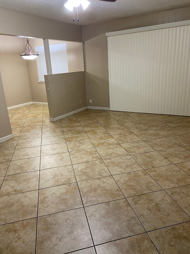 Foto del edificio - 4744 E Dwight Way