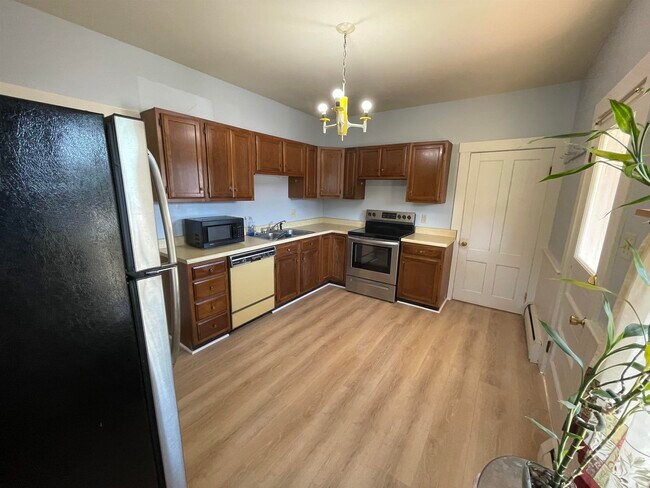 Foto del edificio - 49 E Center St
