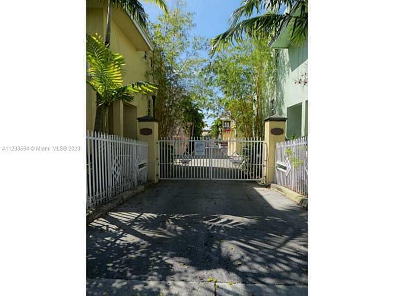 Primary Photo - 930 SW 10th St