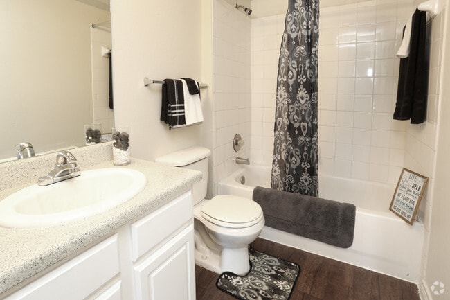 2 habitaciones, 1 baño: - Amarillo Greentree Village
