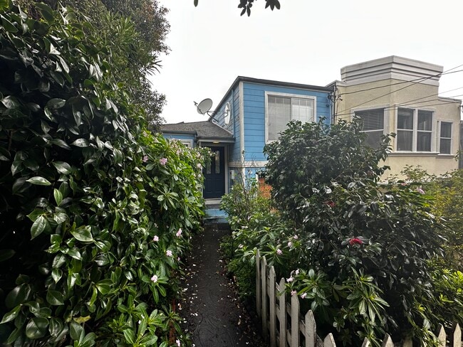 Foto del edificio - 19 Miramar Ave